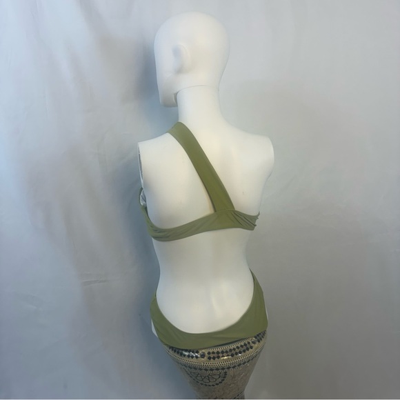 NWOT Green swimsuit with matching skirt for women size L - Picture 2 of 10